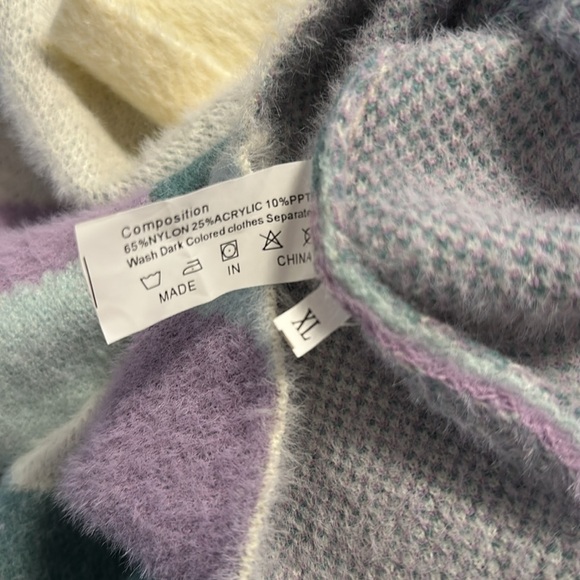 New! Colorblock Romper - Picture 3 of 3